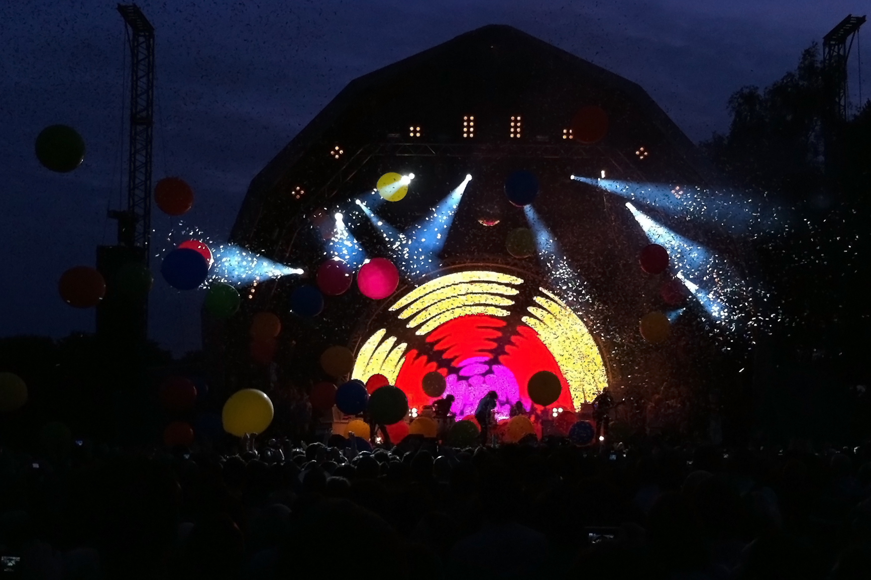 It's not just bands that need to put on a show. The Flaming Lips, Jodrell Bank, Cheshire, UK. Photo © Don Allen